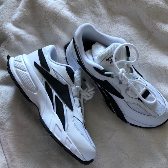Reebok Running Shoes- BRAND NEW - Picture 1 of 5